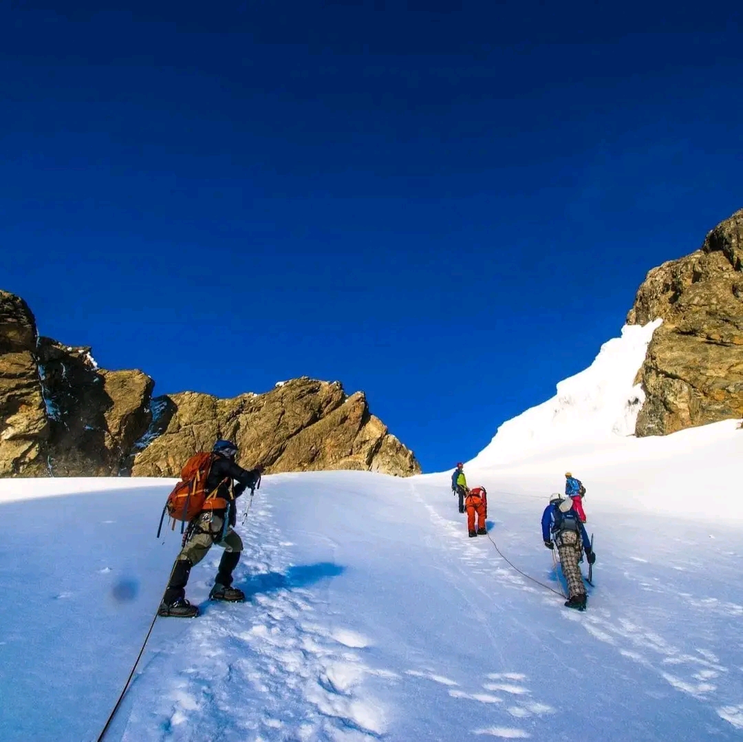 Hiking Rwenzori Mountains